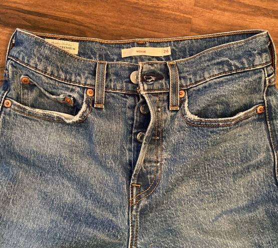 Levi’s Wedgie Ankle Jean