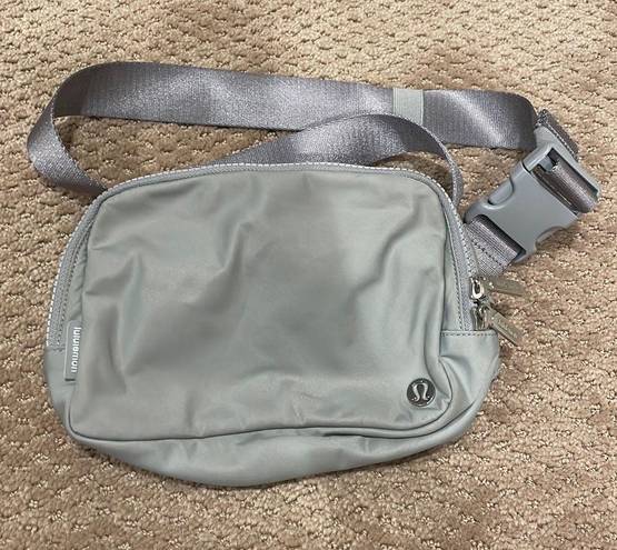 Lululemon Gray 2L Belt Bag