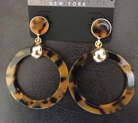 Nicole Miller  Tortoise & Gold Hoops