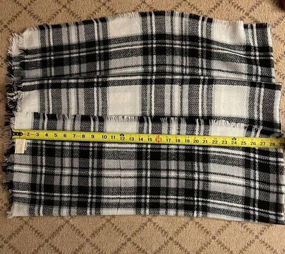 Mad cloth giant black and white plaid woven blanket scarf w fringe detail NWOT