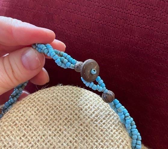 Twisted NWOT Beautiful blue beads  shell pendant