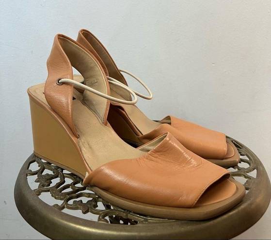 DKNY Vintage 90s Italian Tan Wedge Heels 9.5