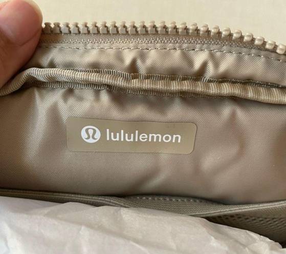 Lululemon Everywhere Large Belt Bag 2L Wunder Puff - Trench