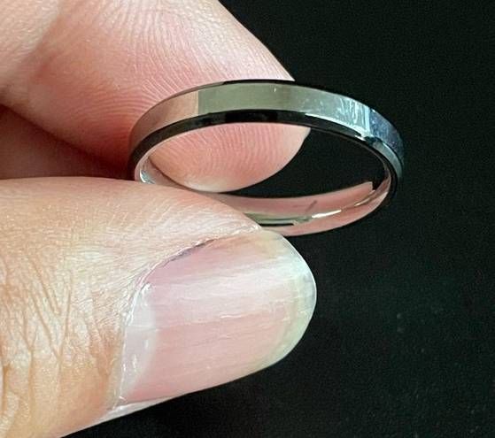 Edge 3mm black  silver ring size 8