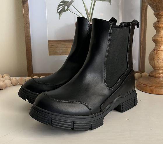 EGO NEW Y2K Black Chunky Slip On Heeled Platform Boots