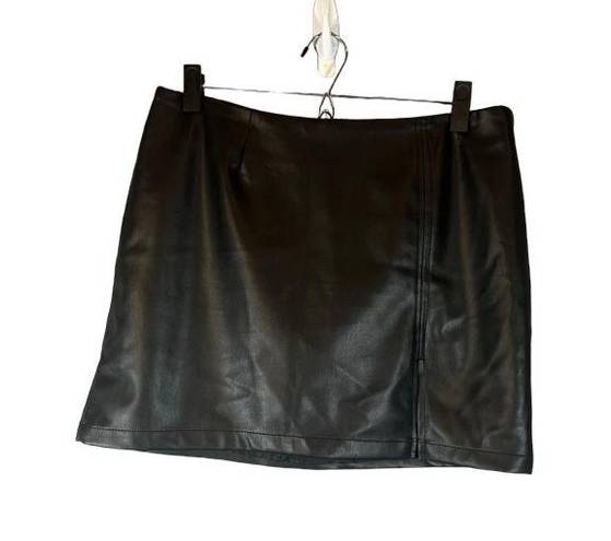 Juicy Couture  Black Vegan Leather Edgy Mini Skirt Women Sz L