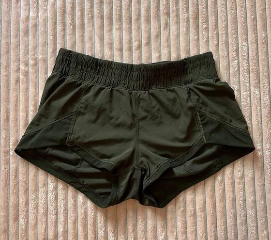 Lululemon Hotty Hot Short 2.5” (Size 4)