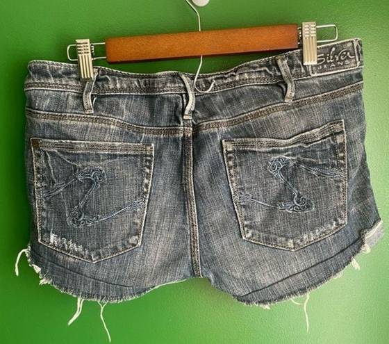 Silver Jeans  Isabel Size 32 Denim Blue Jean Shorts Distressed Cute! EUC