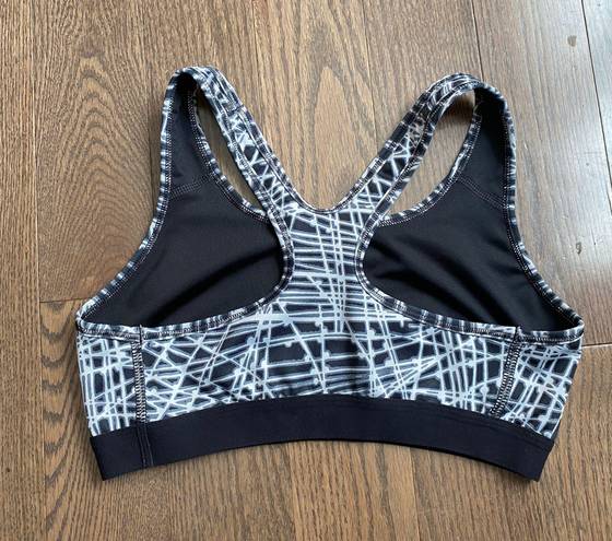 Nike Sports Bra Size Medium black and white