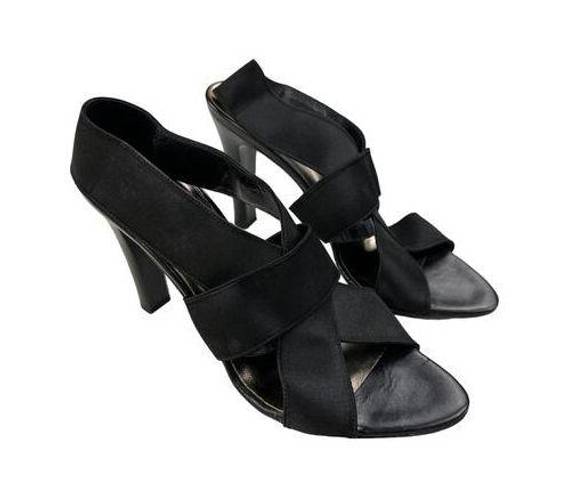 DKNY  - Kiana Elastic Strap Sandals in Black