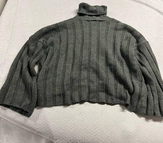 Pretty Little Thing PrettyLittleThings Gray Chunky Knit Turtleneck Oversized Sweater Size Medium EUC