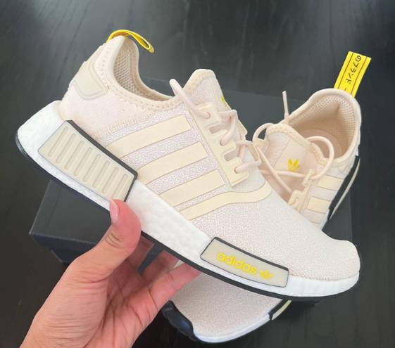 Adidas NIB  NMD R1 Ecru Tint