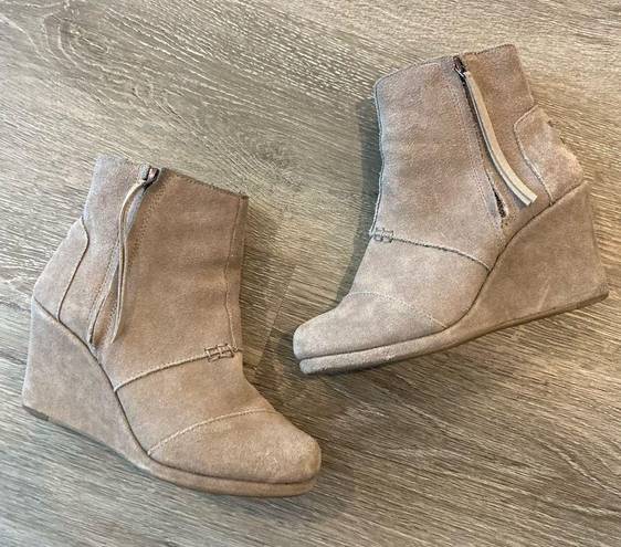 Toms  Desert Taupe Suede High Wedge Booties Women’s Size 7