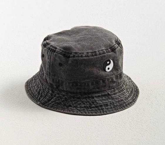 Urban Outfitters Yin Yang Tai Chi Bucket Hat NWT