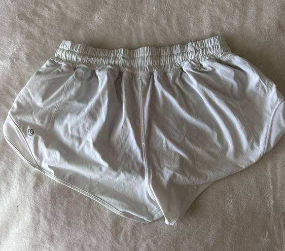 Lululemon Hotty Hot LR Short 2.5” Lined