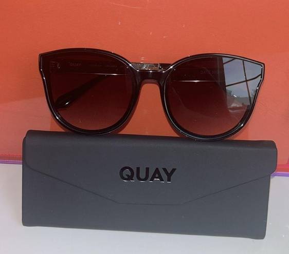 Quay Australia  Date Night Round Sunglasses Black