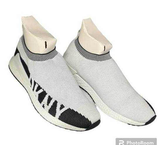 DKNY  Womens Rini White Black Slip On Shoes Sneakers NEW Size : 6