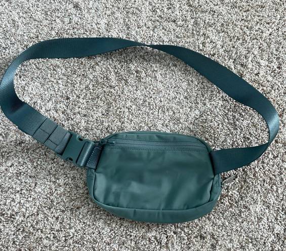 Lululemon Everywhere Belt Bag