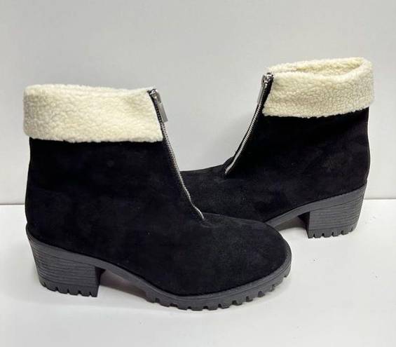 Bella Vita  Cable Lug Black Booties Faux Shearling Size 8.5 New