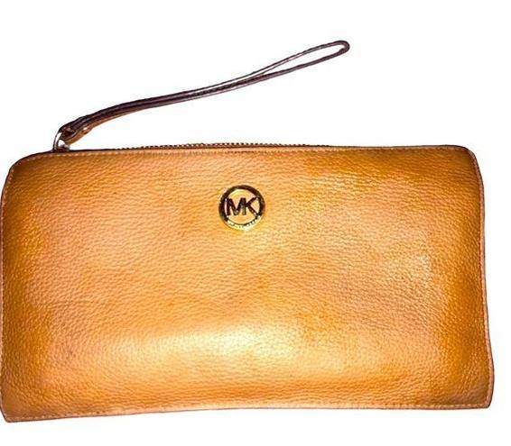 Michael Kors 🛍 Caramel Brown Pebble Leather Single Zip Clutch with Wrist Strap