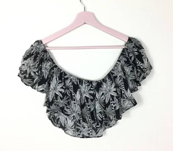 Available by Angela Fashion Off shoulder black white contrast tropical crop top Small