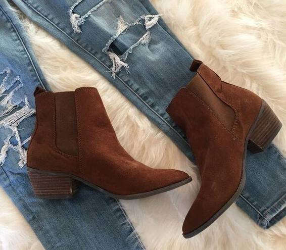 American Eagle  🦅 suede booties