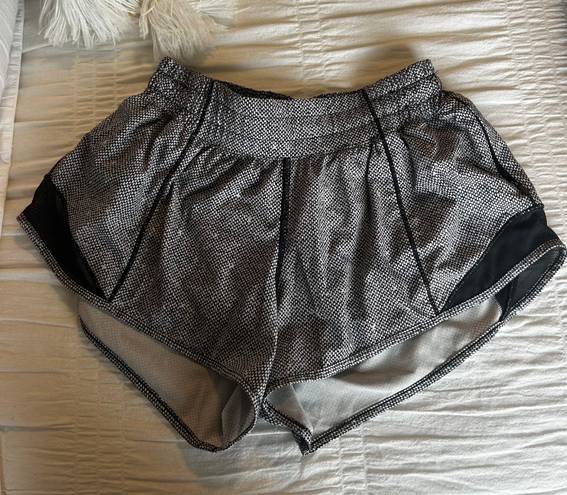 Lululemon Hotty Hot Shorts 2.5”