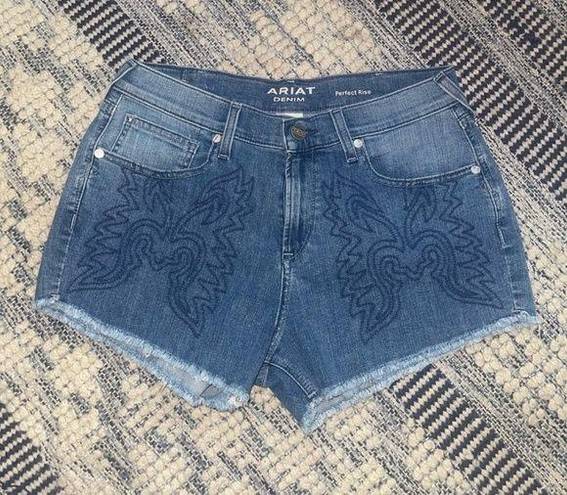 Ariat NWOT  boyfriend denim jean shorts