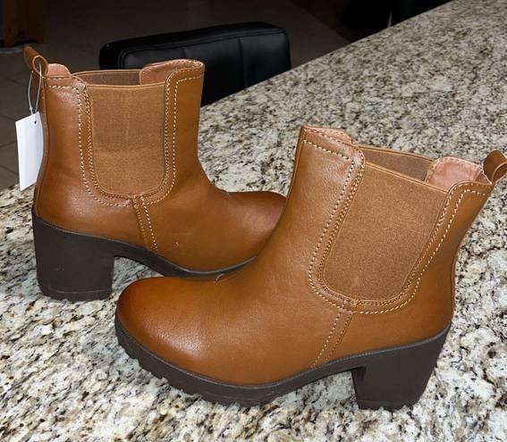 Bella Marie NWT  Heeled Boots