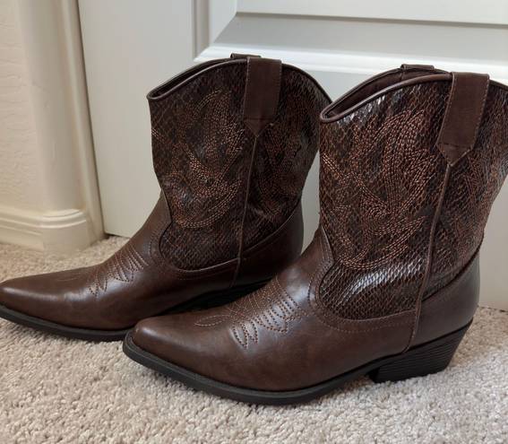 cowgirl boots Size 8.5