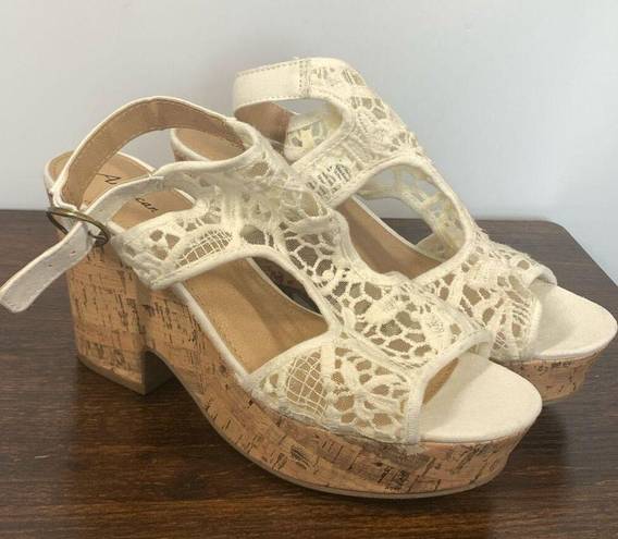 American Eagle  Women's Ivory Lace Peep Toe Cork Wedge Sandals White Size 8 WIDE