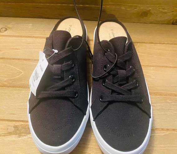 St. John’s Bay NWT St. John's Bay Boating Womens Sneakers size 6 black