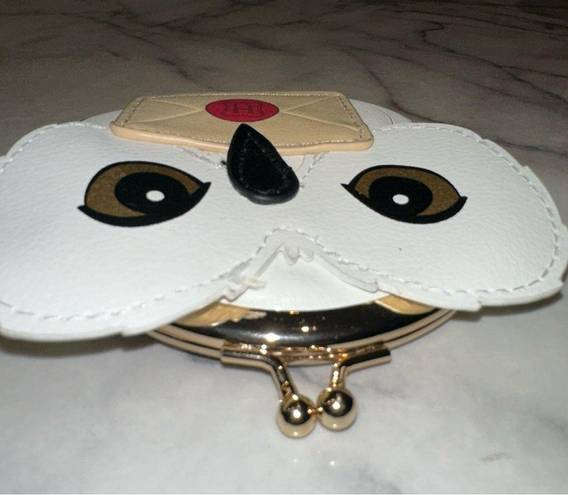 Harry Potter  Hedwig The Owl Letter Carrier Coin Purse Universal Parks Bioworld