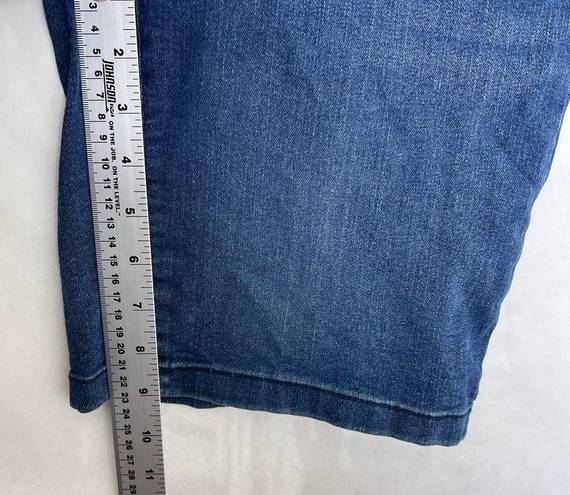 DKNY  pull on Bermuda Jean walking shorts size small