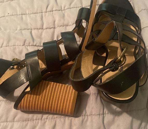 American Eagle Nwot  black sandals