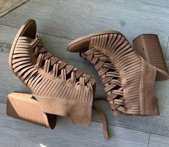 DV by Dolce Vit DV Dolce Vita Alyson braided stacked heel peep toe ankle booties taupe 9.5