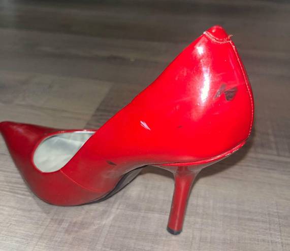 GUESS Red Pumps