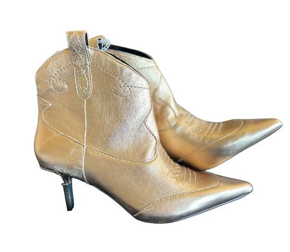 Jessica Simpson NEW  Nelda Gold Pointed Toe Pull On Kitten Heel Western  Booties