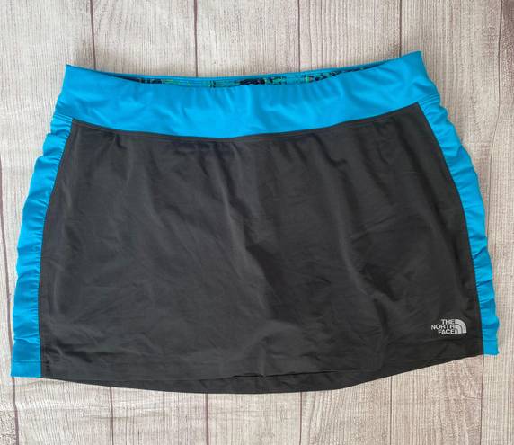 The North Face women L golf/tennis skort grey & blue