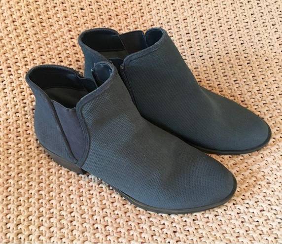 Kensie  Women's Gerona Gray Ankle Boot size 9