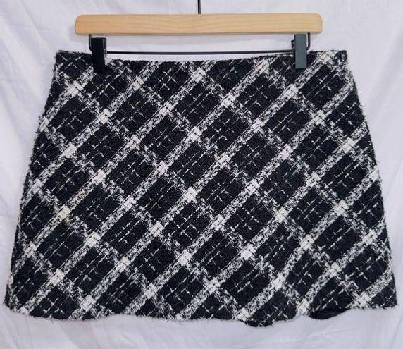 ZARA  Black White Tweed Low Rise Mini Skirt size XL