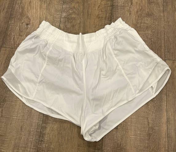 Lululemon white high rise hotty hot  shorts 2.5”