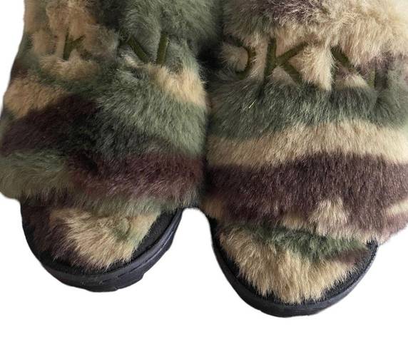 DKNY NWOT  Fuzzy Slide Sandals Size 6 Camo Print