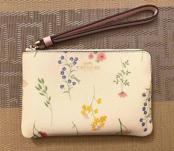 Coach NWOT  Wristlet Wallet With Floral Print And Signature Logo White Pink