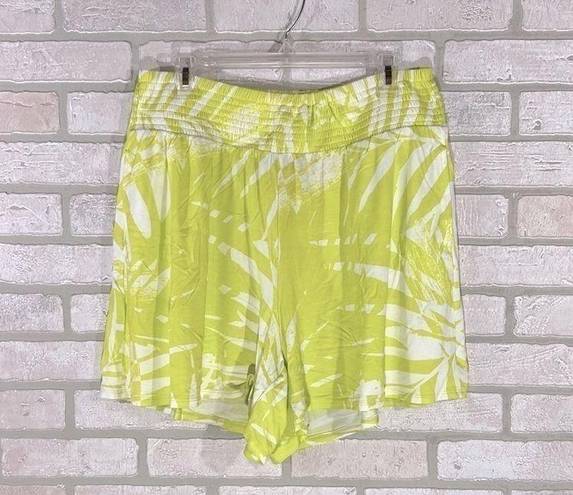 Torrid  NWT 5” Pull On Super Soft High Rise Shorts in Tropical Print Size 1