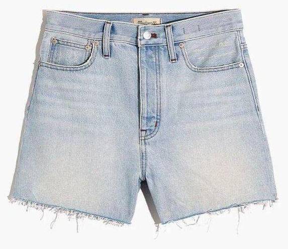 Madewell • The Mom Jean Shorts Chewed Hem size 29