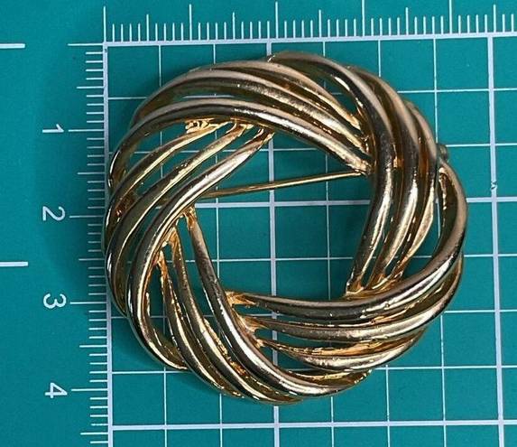 Twisted Gold Tone Round  Rope Knot Brooch