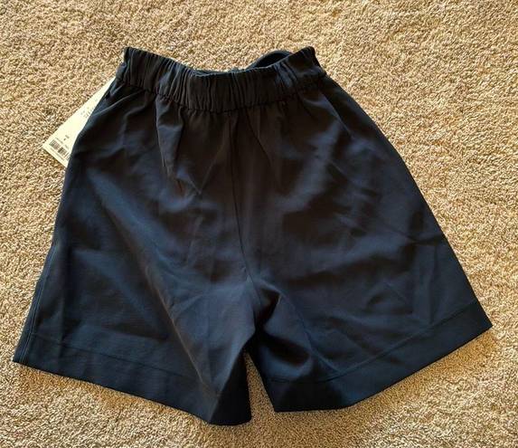 Lululemon Noir Short 5.5”