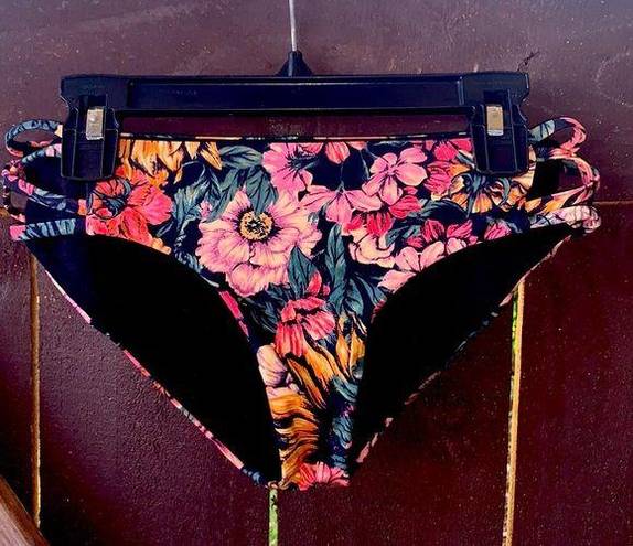 Billabong  Black Tropical Floral Surf Swim Bikini Bottom Size XS/S 0-2 Like New