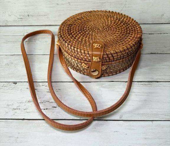 Urban Outfitters Round Circular Straw Woven Crossbody Purse with Gingham Lining